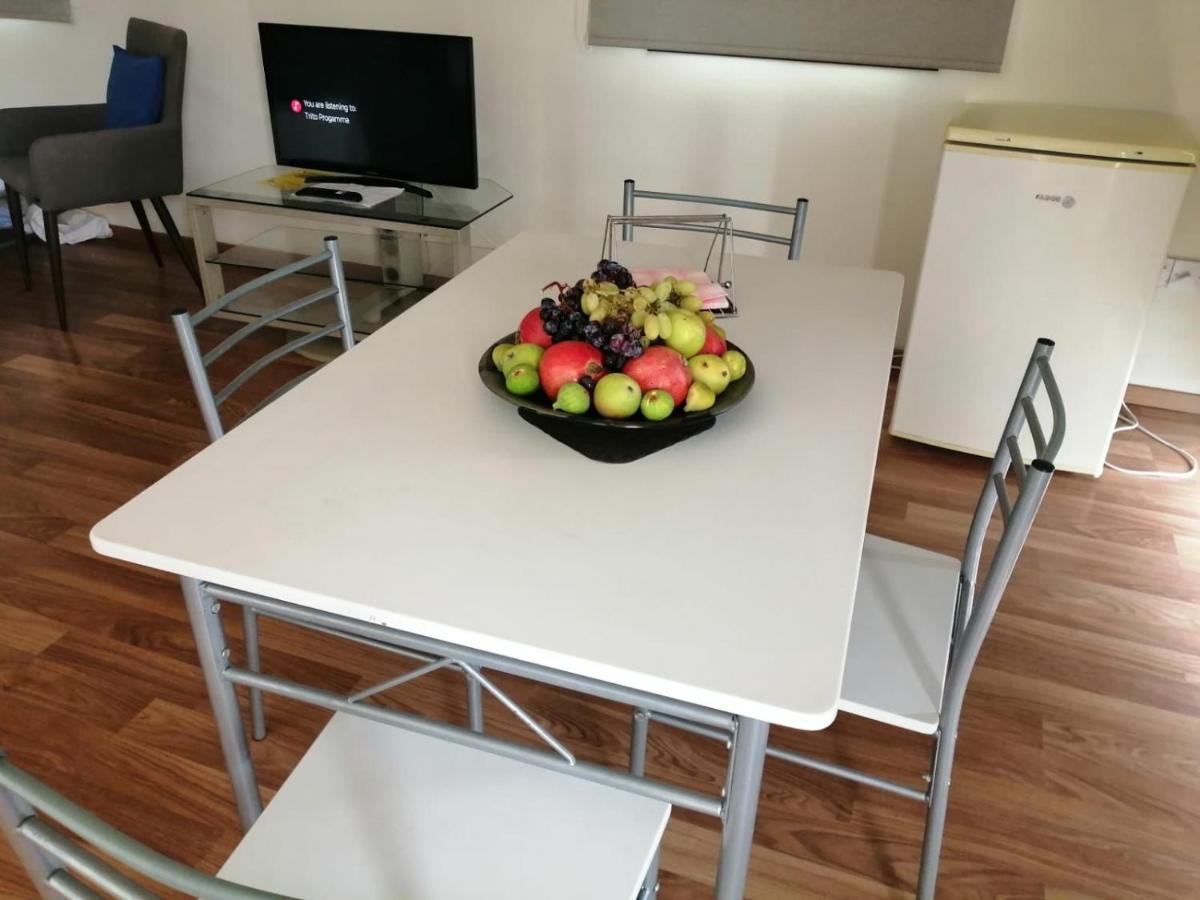 Extremely Comfy With Spacious Private Terrace 10min Walk To The & In Town Lárnaka