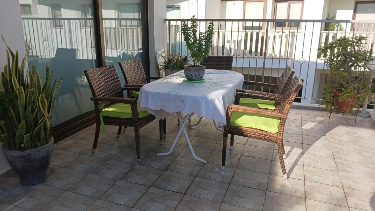 Extremely Comfy With Spacious Private Terrace 10min Walk To The & In Town * Lárnaka