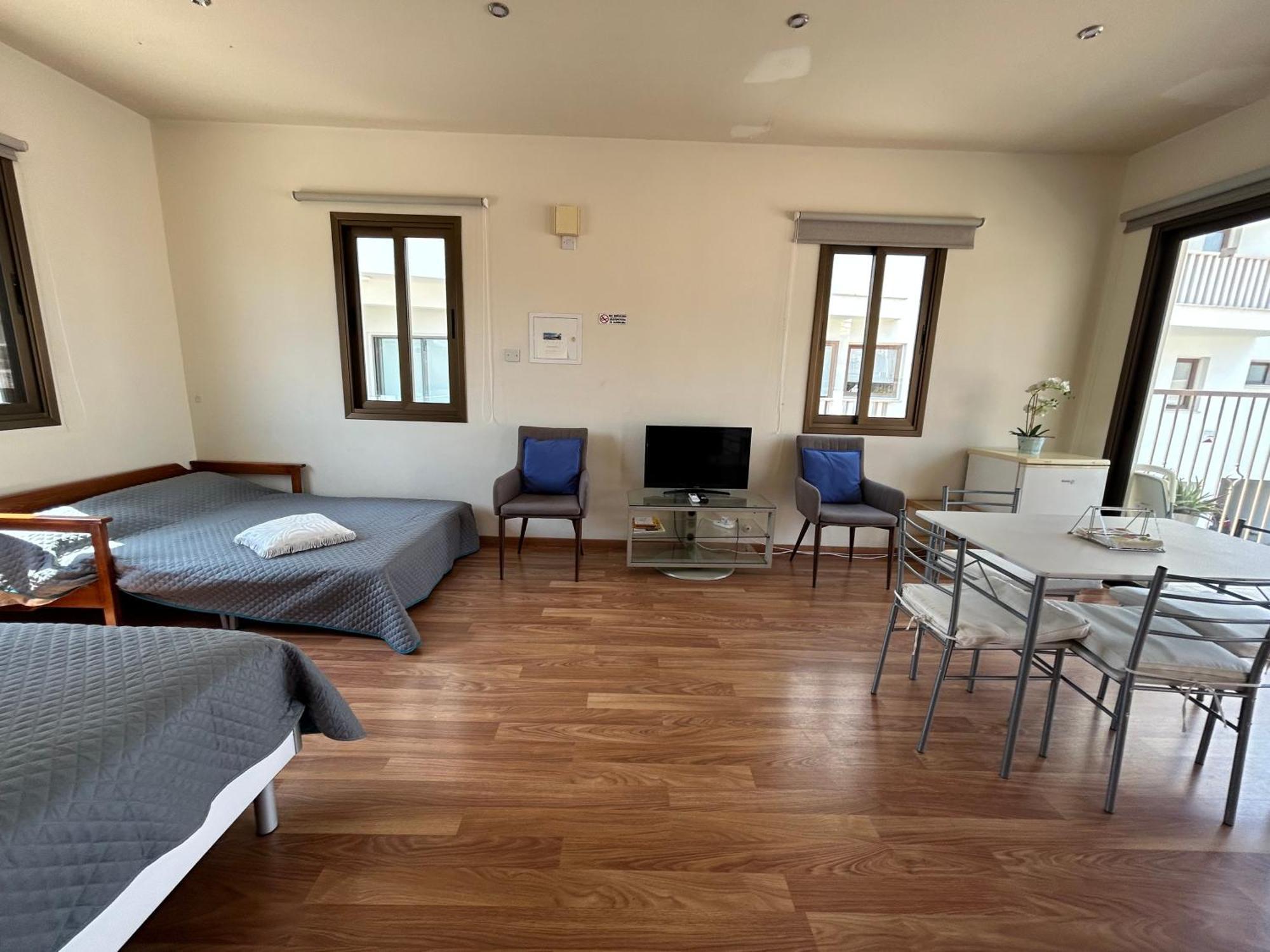 Extremely Comfy With Spacious Private Terrace 10min Walk To The & In Town Nyaraló