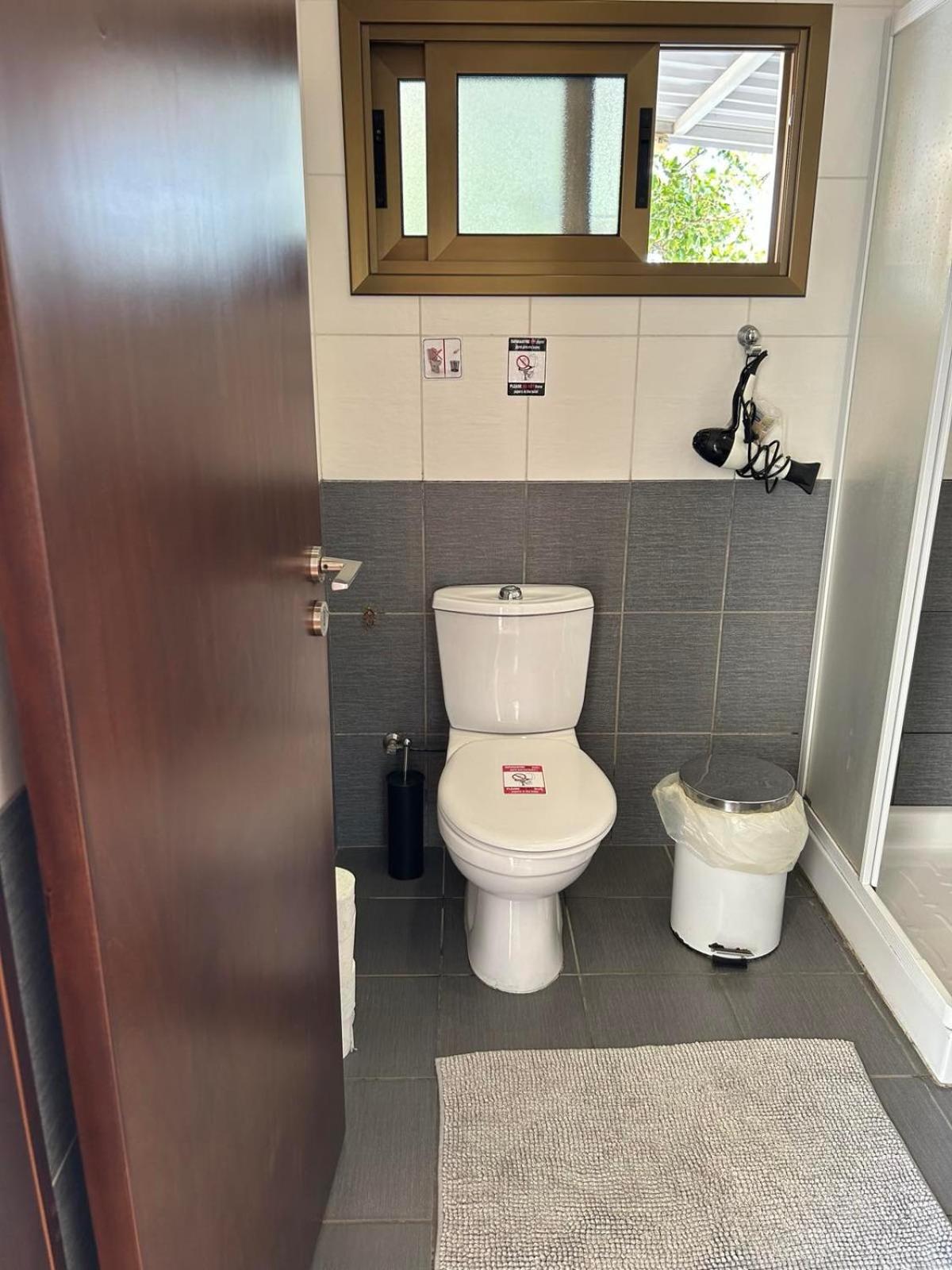 Extremely Comfy With Spacious Private Terrace 10min Walk To The & In Town * Lárnaka