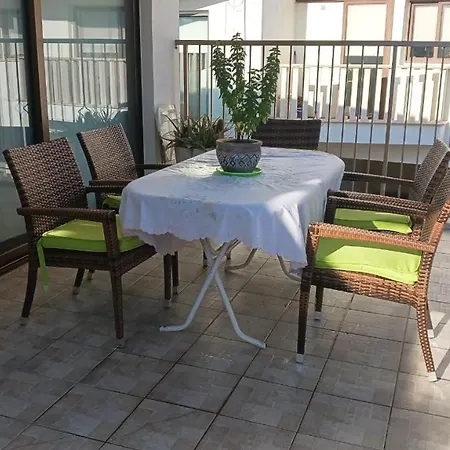 Extremely Comfy Apt With Spacious Private Terrace 10Min Walk To The Beach & In Town Larnaca Exterior photo