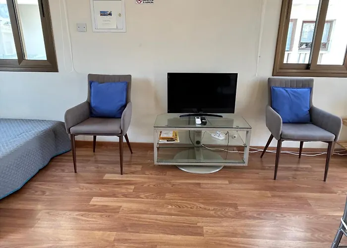 Extremely Comfy Apt With Spacious Private Terrace 10Min Walk To The Beach & In Town