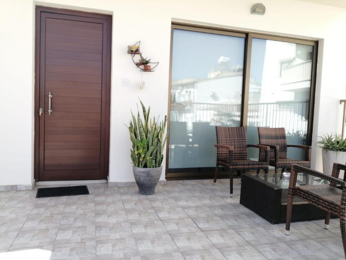 Extremely Comfy With Spacious Private Terrace 10min Walk To The & In Town Hébergement de vacances